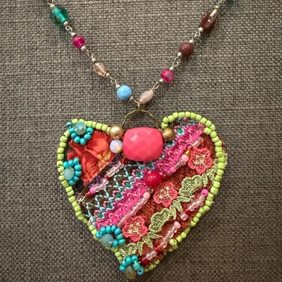 Handmade heart necklace on vintage glass chain - Picture 1 of 9